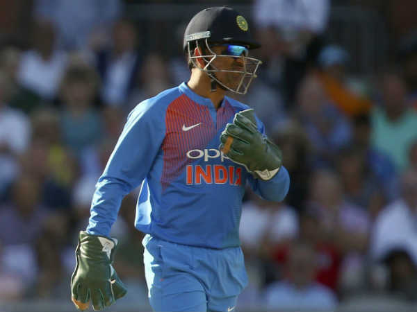 രണ്ടിന്നിങ്‌സുകളിലെ പ്രകടനം