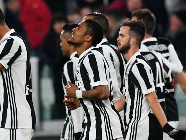 യുവന്റസിന്റെ ഹീറോയായി ഫവില്ലി...