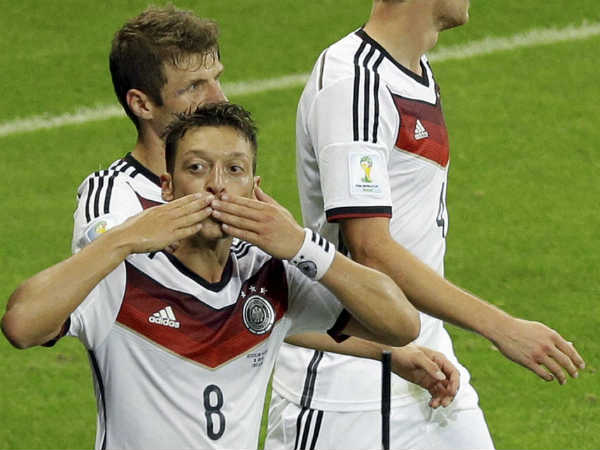 തന്നെ മാത്രം എന്തിന് ക്രൂശിക്കണം