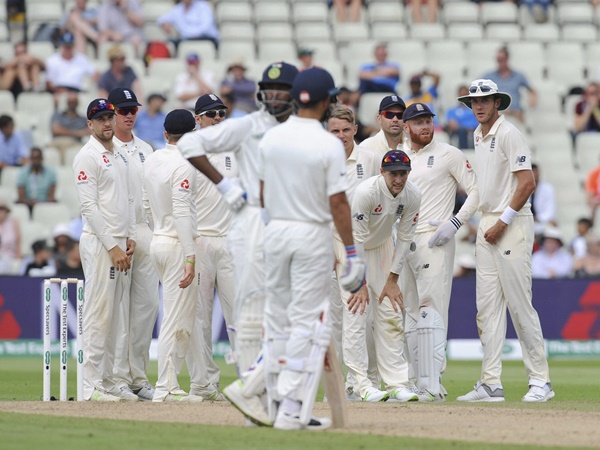 ബാറ്റിങിലും രക്ഷകനായി ക്യുറാന്‍