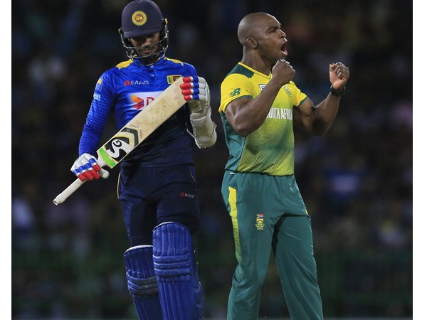 വീഴ്ത്തിയത് ലങ്കന്‍ സ്പിന്‍ ആക്രമണം