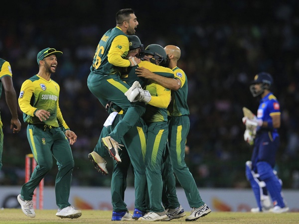 വിറച്ചു, രക്ഷനായി ചാണ്ഡിമല്‍