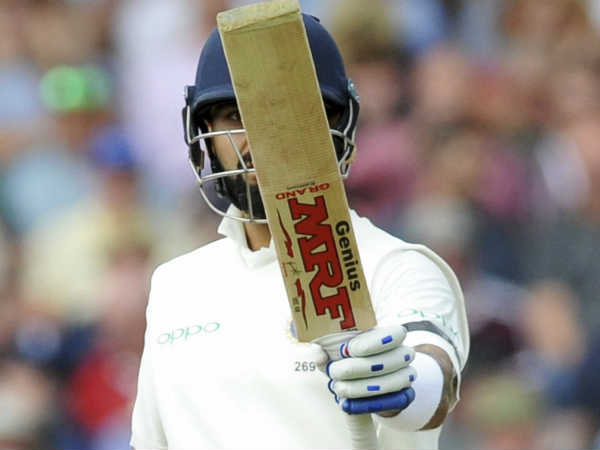 ധോണിക്കരികെ കോലി