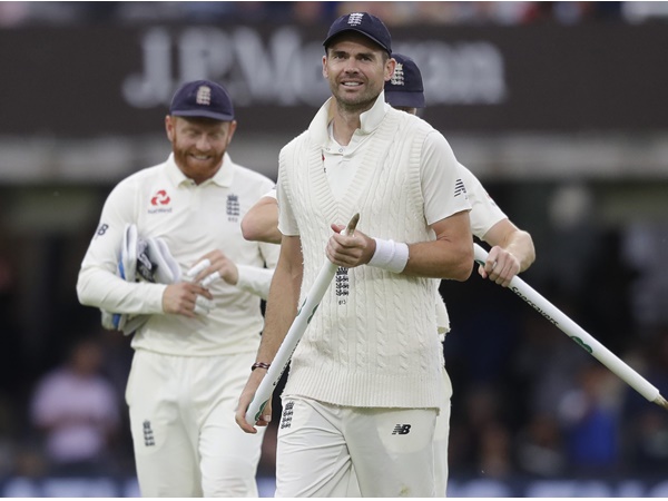 ഇംഗ്ലീഷ് ബൗളര്‍മാക്കു മുന്നില്‍ കളിമറക്കുന്നു...