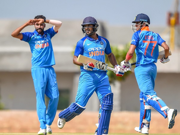 പടനയിച്ച് ഓസീസ് ക്യാപ്റ്റന്‍; ലക്ഷ്യം 323