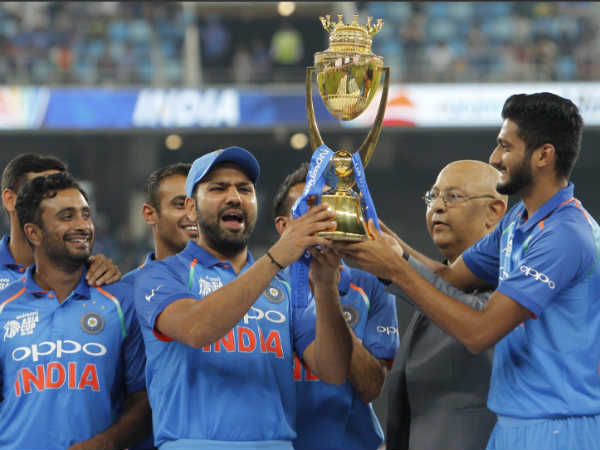 ദ്രാവിഡിനൊപ്പം രോഹിത്ത് ദ്രാവിഡിനൊപ്പം രോഹിത്ത്