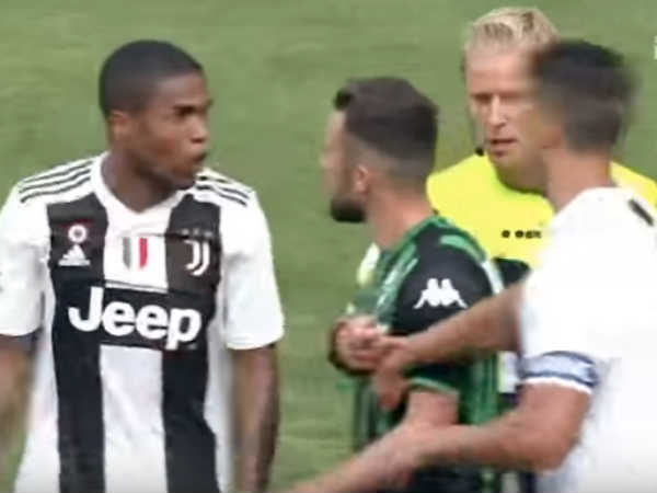 മൂന്നു കളികളില്‍ വിലക്ക്