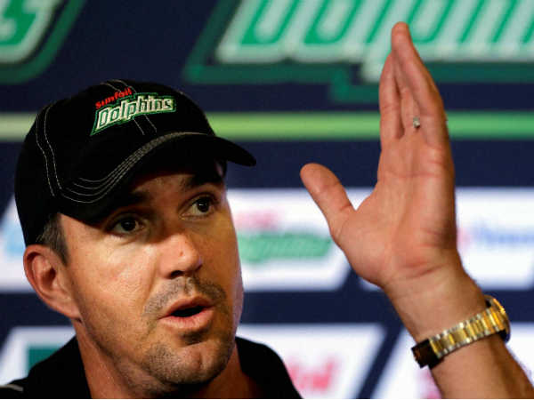 കമന്ററിയില്‍ മാത്രം ശ്രദ്ധിക്കുന്നു