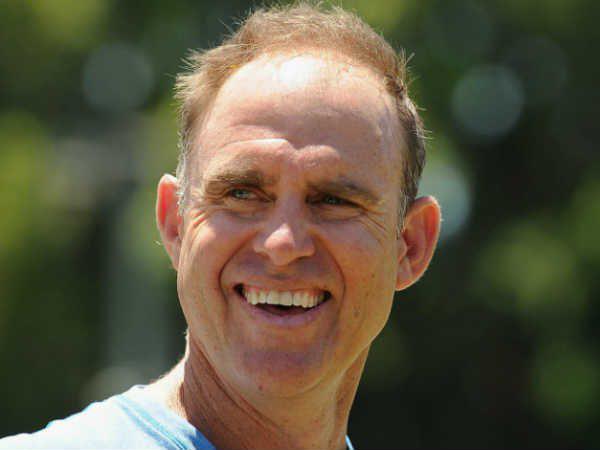 കമന്റേറ്ററായി തിളങ്ങുന്നു