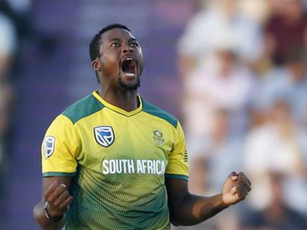 അരലക്ഷം കാണികള്‍ക്കു മുന്നില്‍ സന്ദര്‍ശകരുടെ പേസാക്രമണം