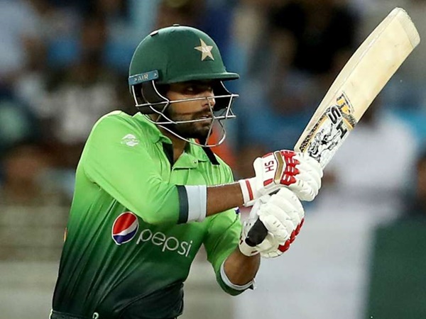 അര്‍ധസെഞ്ച്വറിയുമായി അസമും ഹഫീസും