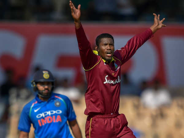  മൂന്നോവറില്‍ 11 റണ്‍സ് മാത്രം