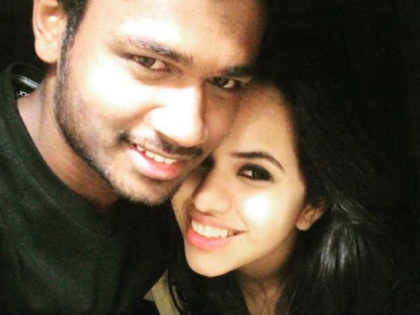 പരിചയപ്പെടുന്നത് 2013ല്‍