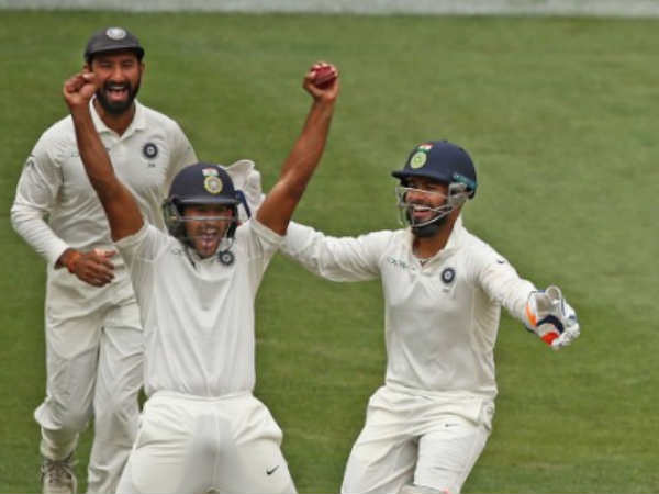 ഖവാജയെ കുരുക്കി