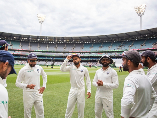 ലിയോണിനെ പുറത്താക്കി റെക്കോര്‍ഡ്