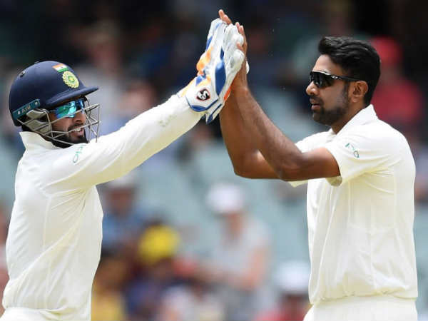 മുരളീധരന് അരികെ അശ്വിന്‍