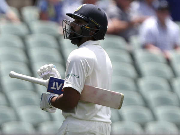 വിക്കറ്റ് കളഞ്ഞുകുളിച്ച് ഹിറ്റ്മാന്‍