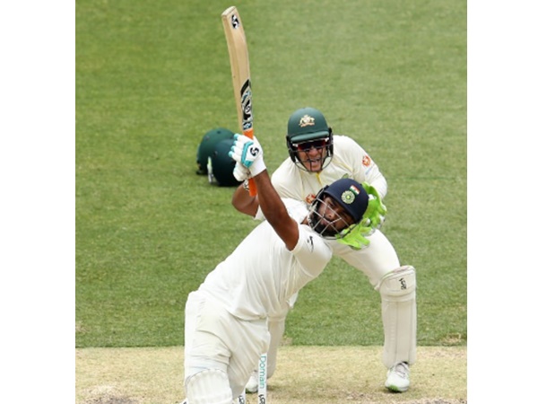 മൂന്നാംദിനം റണ്‍സ് എടുക്കുംമുന്‍പേ രഹാനെ പുറത്ത്