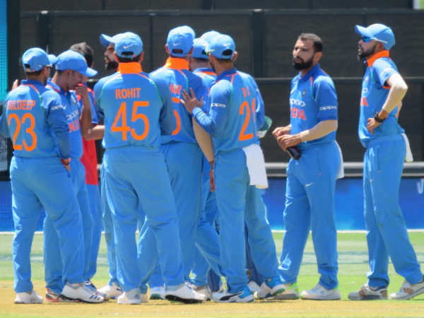 തൊട്ടുപിന്നാലെ കറേ