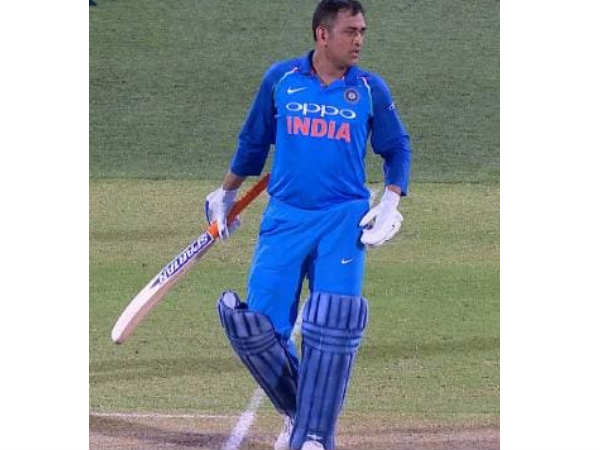  ധോണി സിംഗിള്‍ പൂര്‍ത്തിയാക്കിയില്ല?