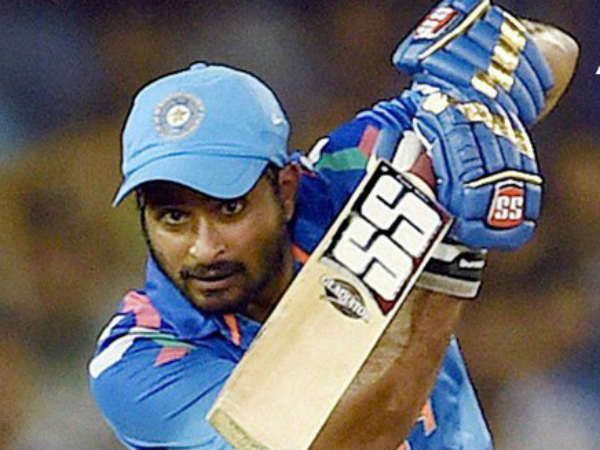 അക്കൗണ്ട് തുറക്കാതെ കാര്‍ത്തികും റായുഡുവും