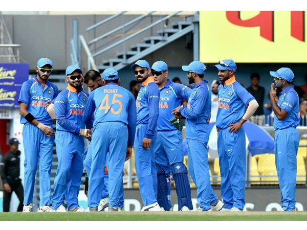  ടീം അവധി ആഘോഷത്തില്‍