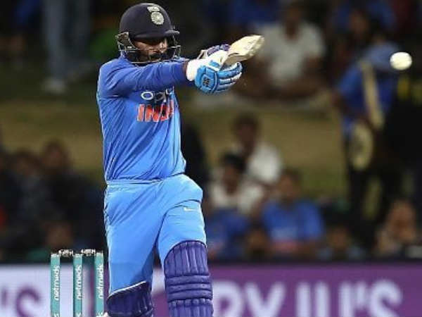 അവസാന ഓവറില്‍ 14 റണ്‍സ്