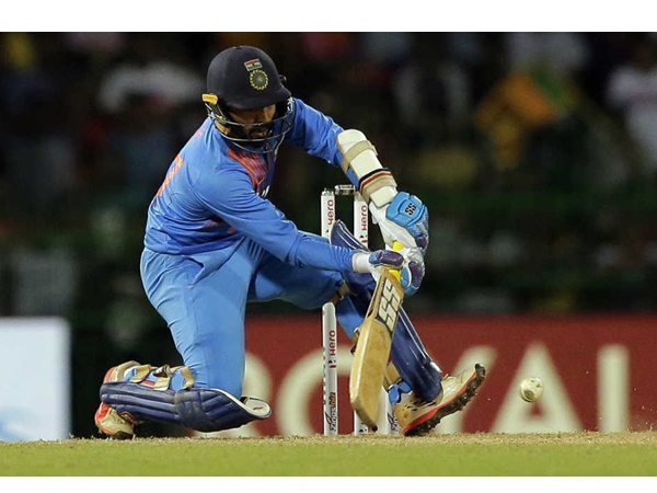 സ്‌ട്രൈക്ക് കൈമാറാതെ കാര്‍ത്തിക്