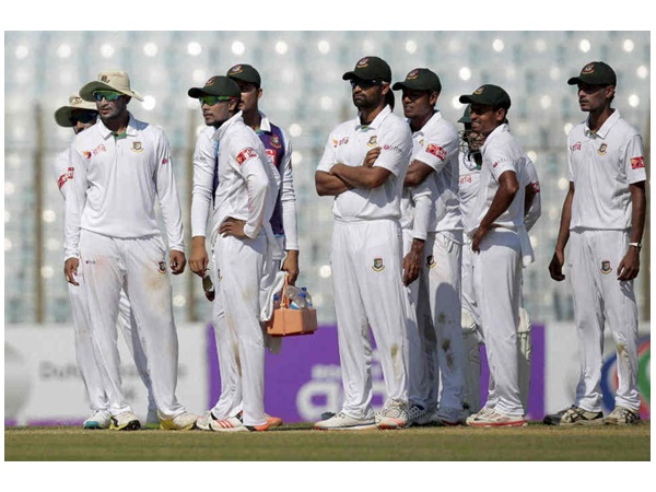 ബംഗ്ലാദേശ് താരങ്ങള്‍ കഷ്ടിച്ച് രക്ഷപ്പെട്ടു