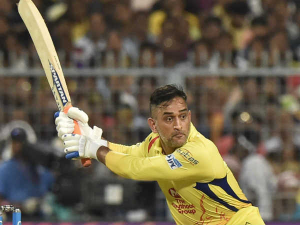 എംഎസ് ധോണി (186 സിക്‌സറുകള്‍)