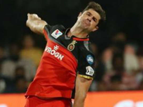 കോളിന്‍ ഡി ഗ്രാന്‍ഡോം (ആര്‍സിബി)