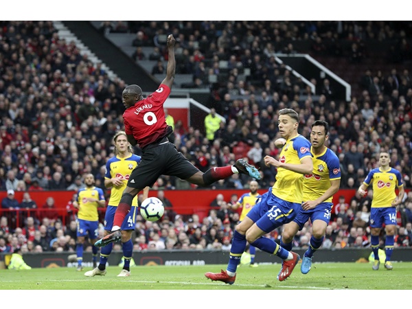 മാഞ്ചസ്റ്റര്‍ സിറ്റി വീണ്ടും തലപ്പത്ത്