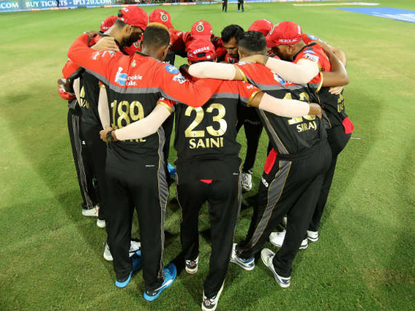 തുടര്‍ച്ചയായി വിക്കറ്റുകള്‍