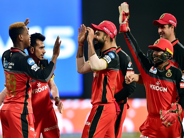 അഴിച്ചുപണിയുമായി ബാംഗ്ലൂര് അഴിച്ചുപണിയുമായി ബാംഗ്ലൂര്