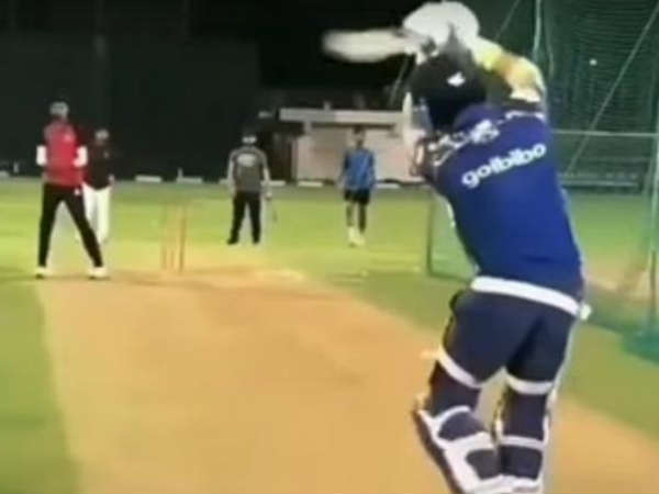 ഇനി യുവിയുടെ ഹെലികോപ്റ്റര്‍ ഷോട്ട് കാണാം