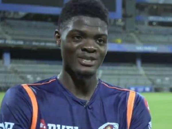 ബൗളിങില്‍ അല്‍സാരി ജോസഫ്