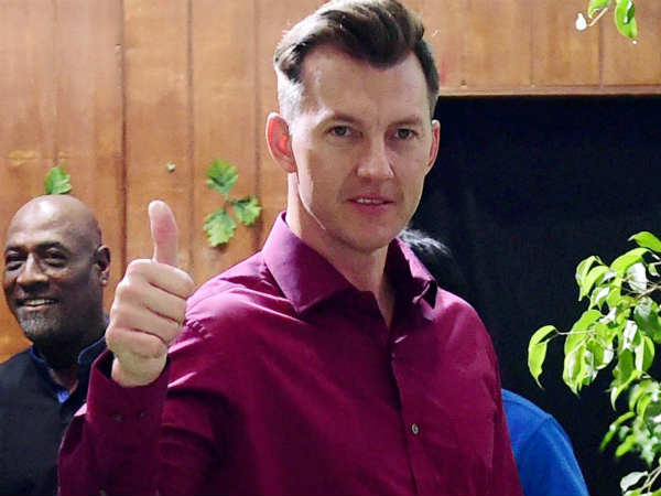 ഉജ്ജ്വലമായി പന്തെറിയുന്നു