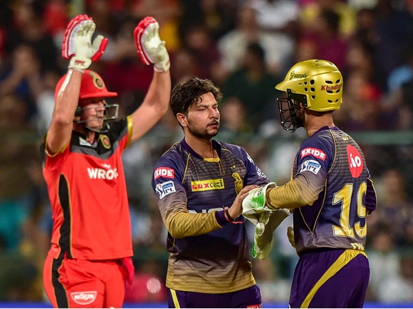 ബാറ്റ്‌സ്മാന്മാര്‍ ശ്രദ്ധിച്ചു കളിക്കുന്നു