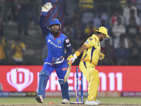 റെയ്‌നയെ തടയാന്‍ ശ്രമിച്ചു