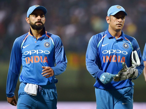 കോലിയും ധോണിയും