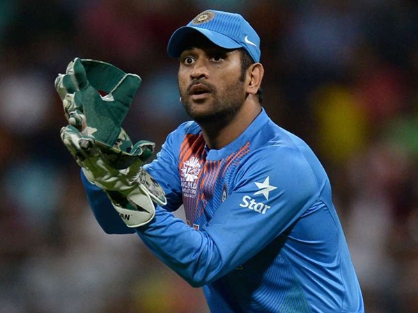 ധോണിയും ഗ്ലൗസും