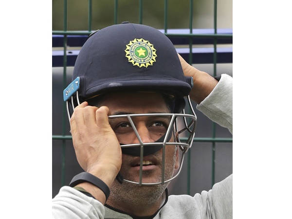 ധോണിക്കെതിരെ സോഷ്യല്‍ മീഡിയ