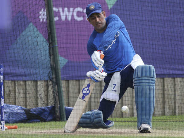 അനായാസം സിക്‌സറുകള്‍