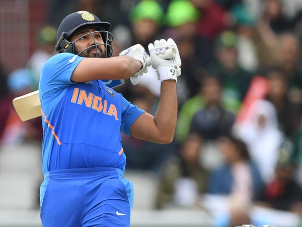 വേഗതയേറിയ അര്ധശതകവുമായി രോഹിത് വേഗതയേറിയ അര്ധശതകവുമായി രോഹിത്