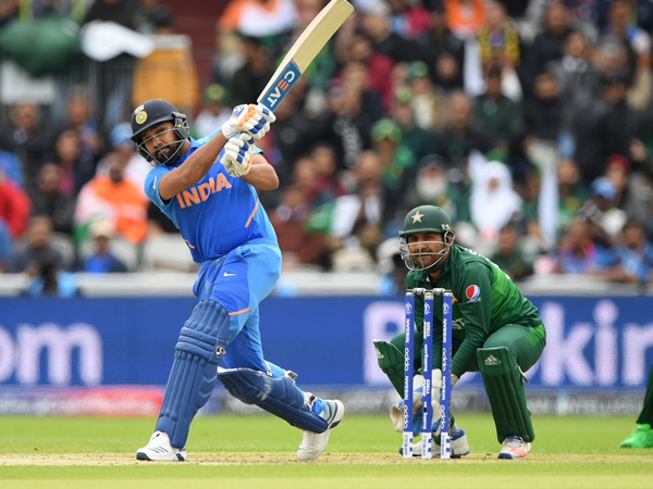 പാക്കിസ്ഥാനെതിരെ മികവുകാട്ടി രോഹിത് പാക്കിസ്ഥാനെതിരെ മികവുകാട്ടി രോഹിത്