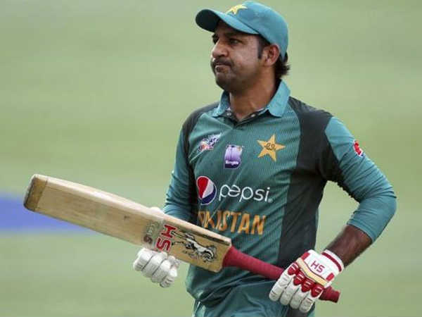 പാകിസ്താന് പ്രതിരോധത്തില് പാകിസ്താന് പ്രതിരോധത്തില്