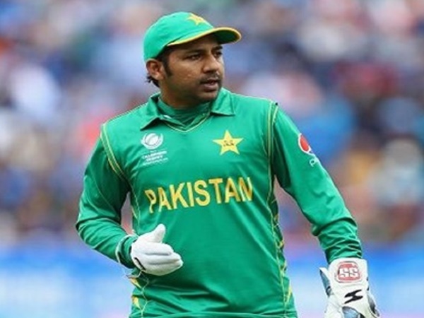 സര്‍ഫ്രാസിന് അധിക്ഷേപം