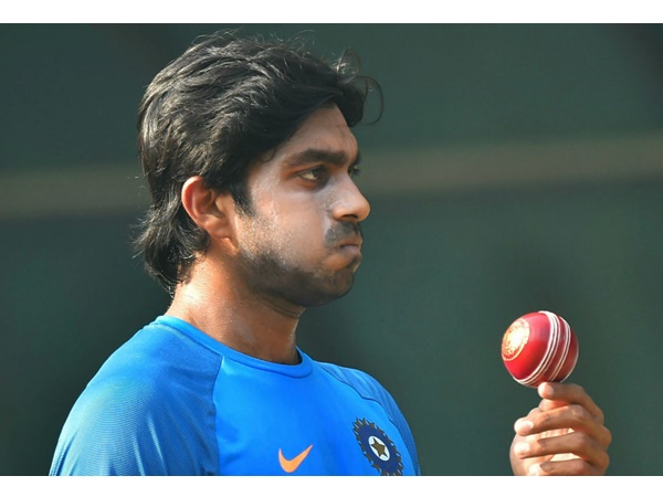 വിജയ് ശങ്കറിനും ജാദവിനും പരിക്ക്