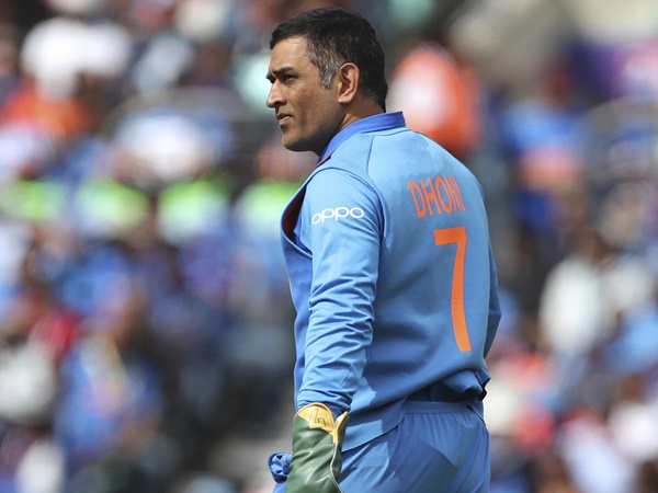 ധോണിക്കെതിരായ വിമര്‍ശനം