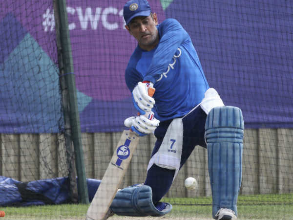 തുടക്കത്തില്‍ എസ്ജിയുടെ ബാറ്റ്